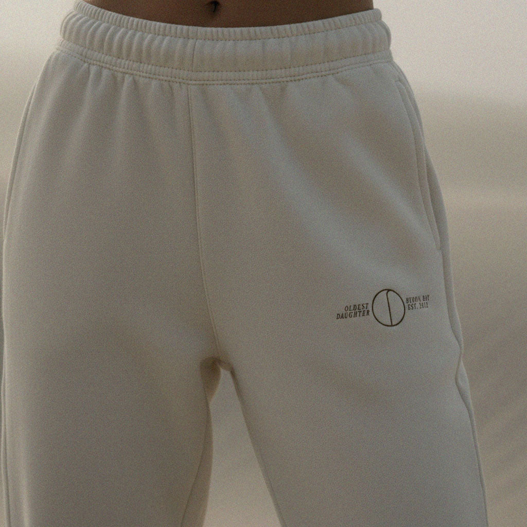 'Rocky' certified organic (relaxed) joggers pants – oat (women) by Oldest Daughter